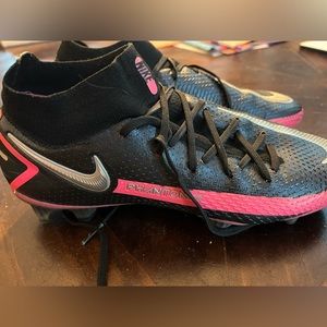 Nike girls soccer cleats size 7